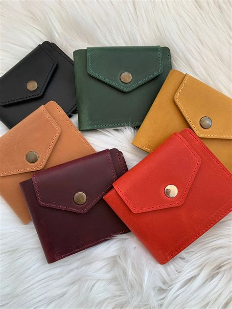 Women's Compact Wallets In Leather And Re